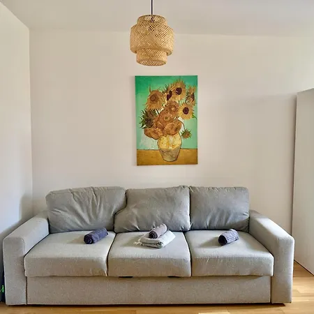 Cosy Modern Near Vienna *